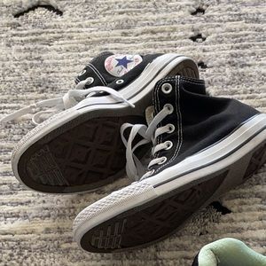 EUC Hightop Converse Chuck Taylors